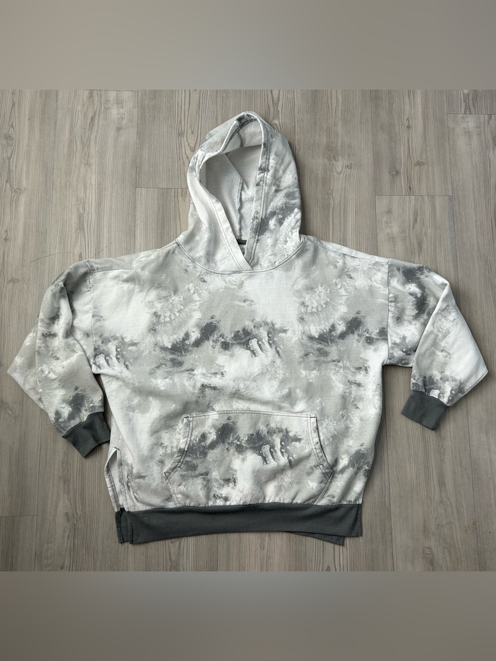 just be Gray and White Tie-Dye Hoodie Sweater